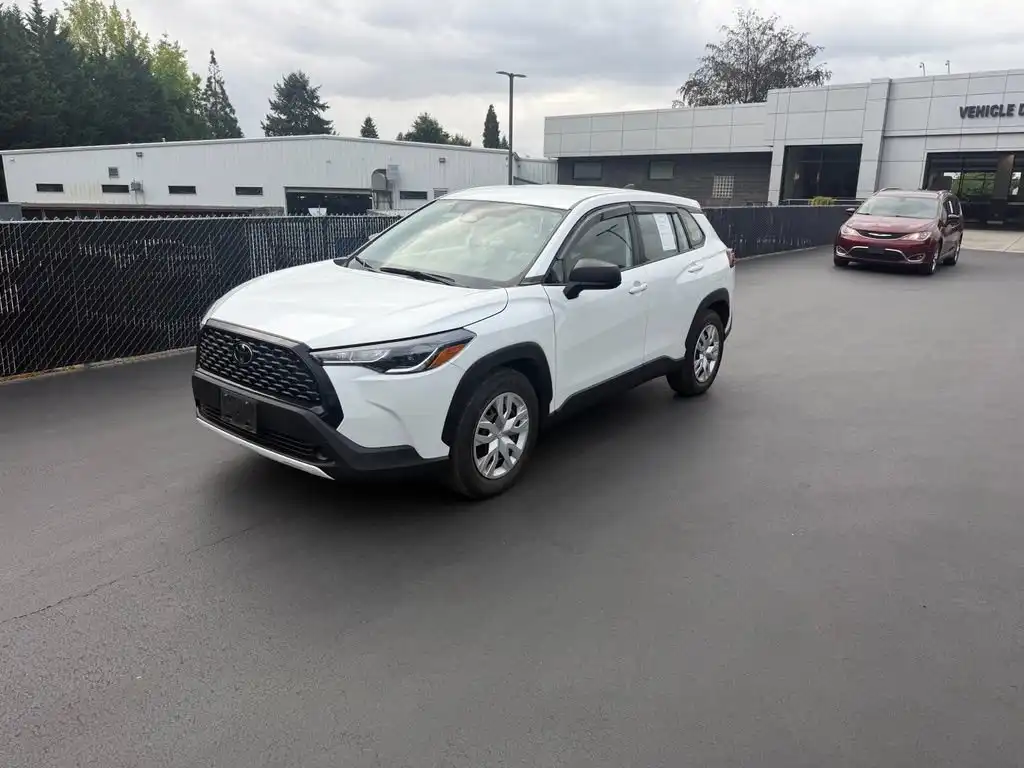 2024 Toyota Corolla Cross L AWD's photo