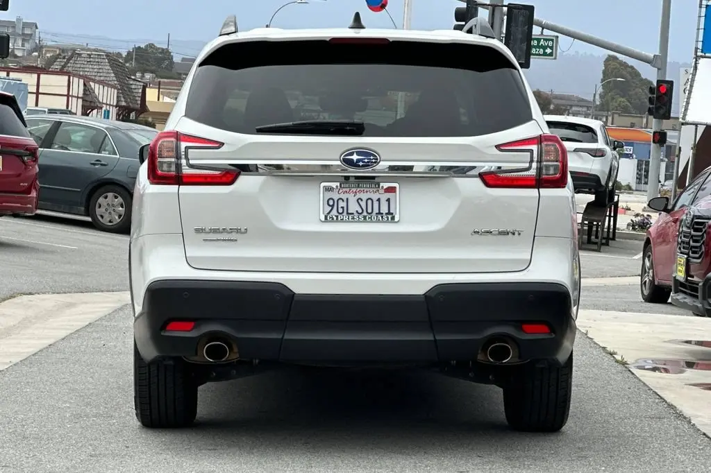 2023 Subaru Ascent Premium 7 Passenger photo 5