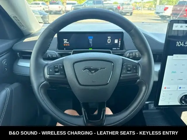 2023 Ford Mustang-Mach-e Select photo 3