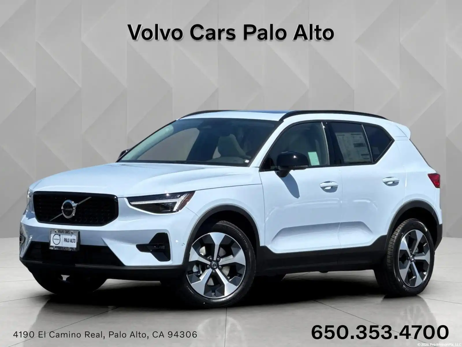 2026 Volvo XC40 B5 Plus Dark AWD's photo