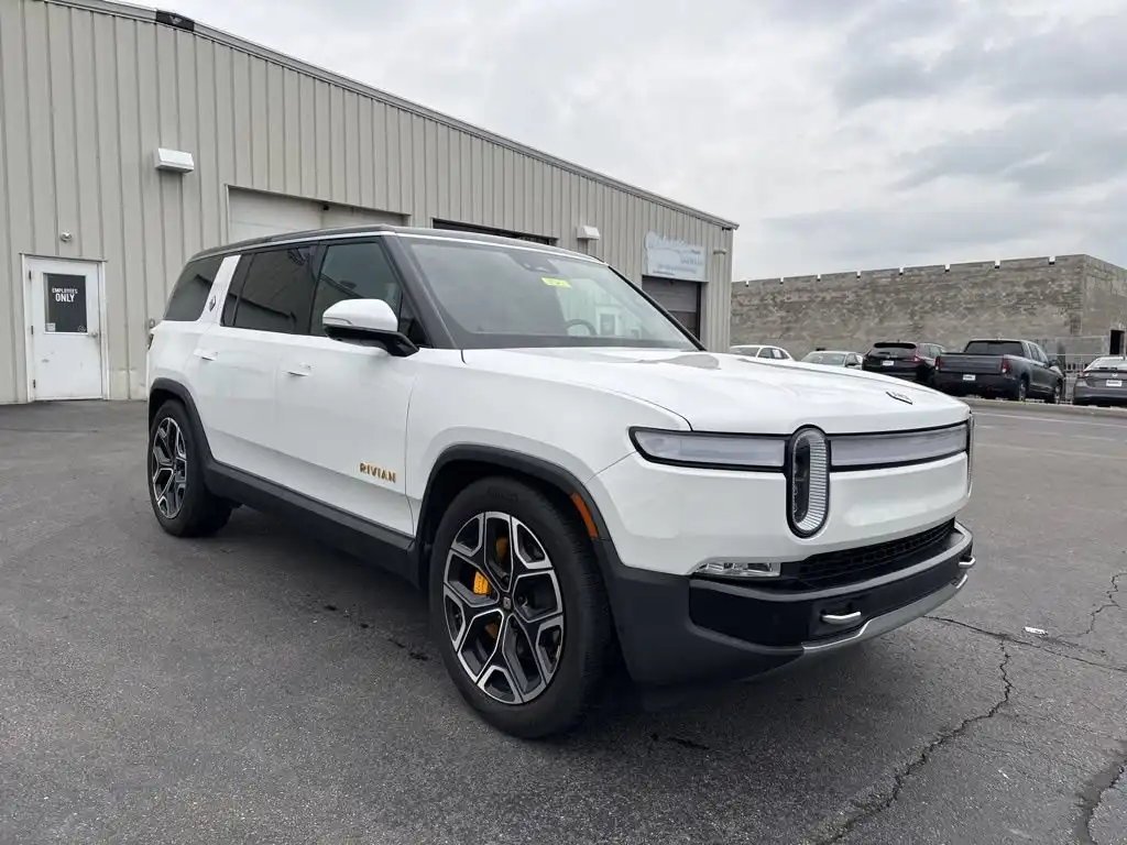 2022 Rivian R1S Launch Edition's photo