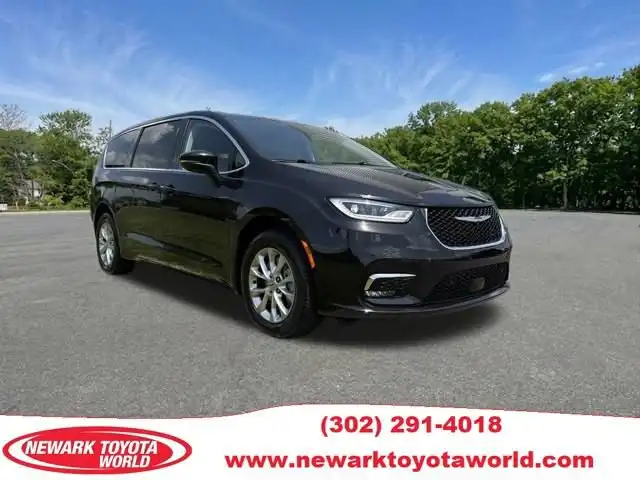 2023 Chrysler Pacifica Touring L AWD's photo