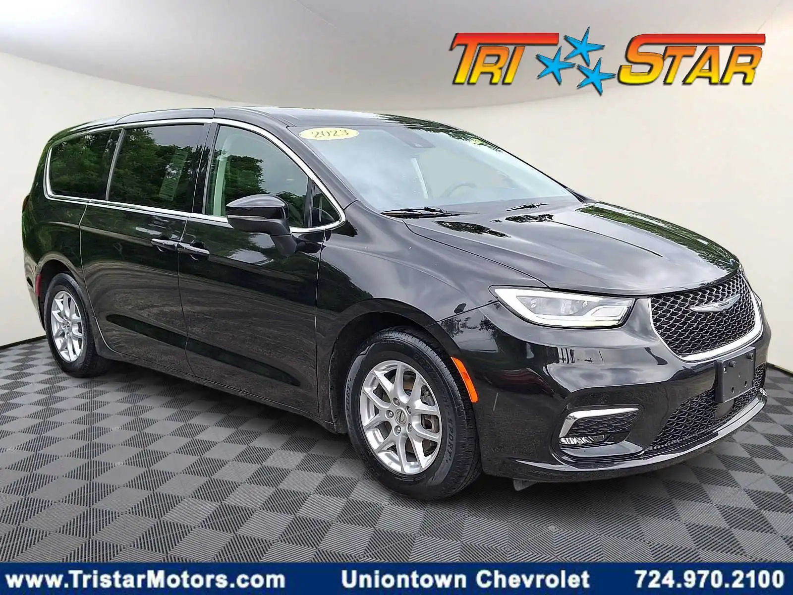 2023 Chrysler Pacifica Touring L's photo