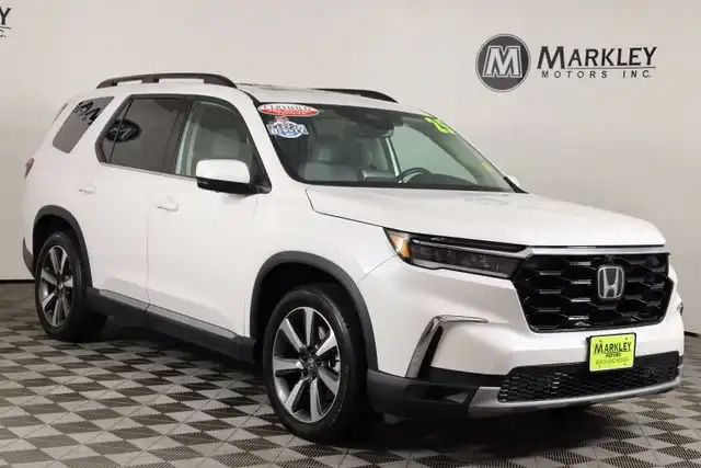 2025 Honda Pilot Elite AWD's photo
