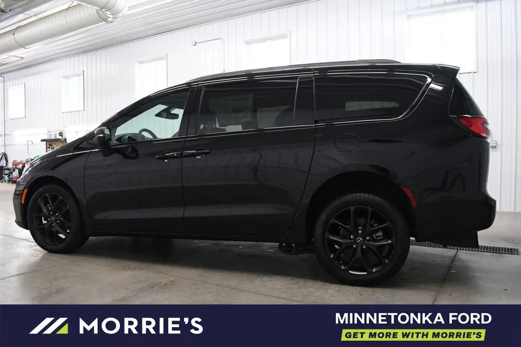 2026 Chrysler Pacifica Select photo 5