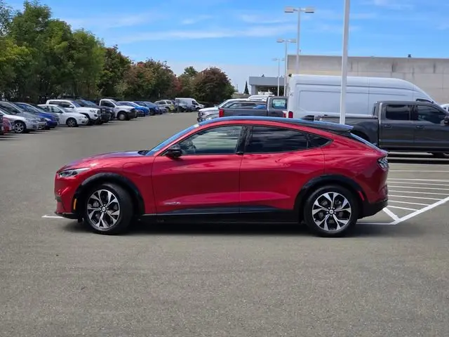 2023 Ford Mustang-Mach-e Premium photo 3