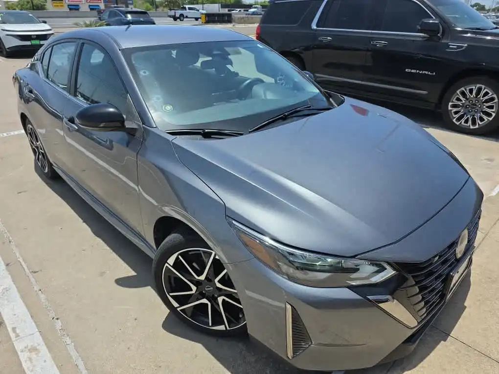 2025 Nissan Sentra SR CVT's photo