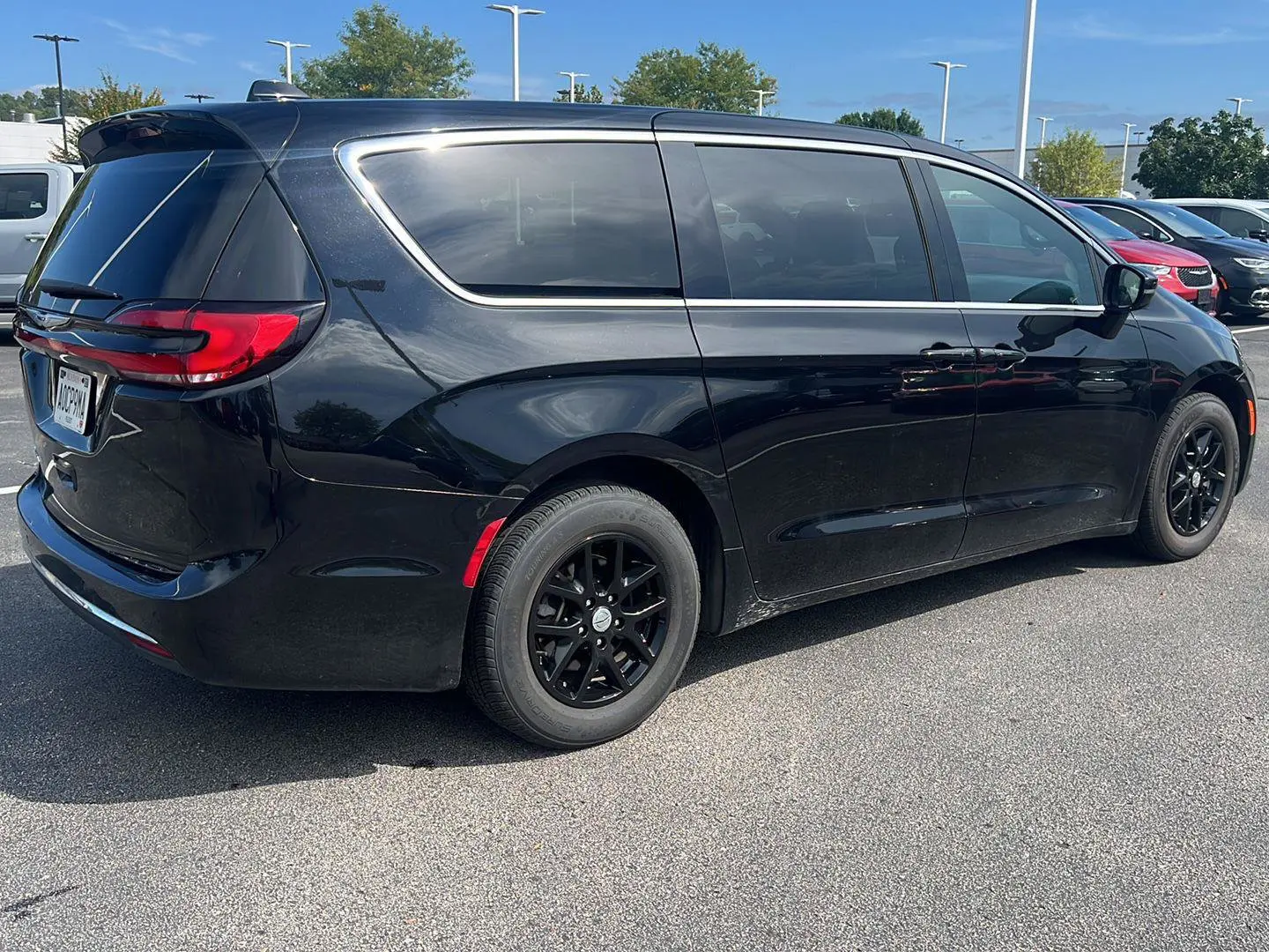 2025 Chrysler Pacifica Select photo 5