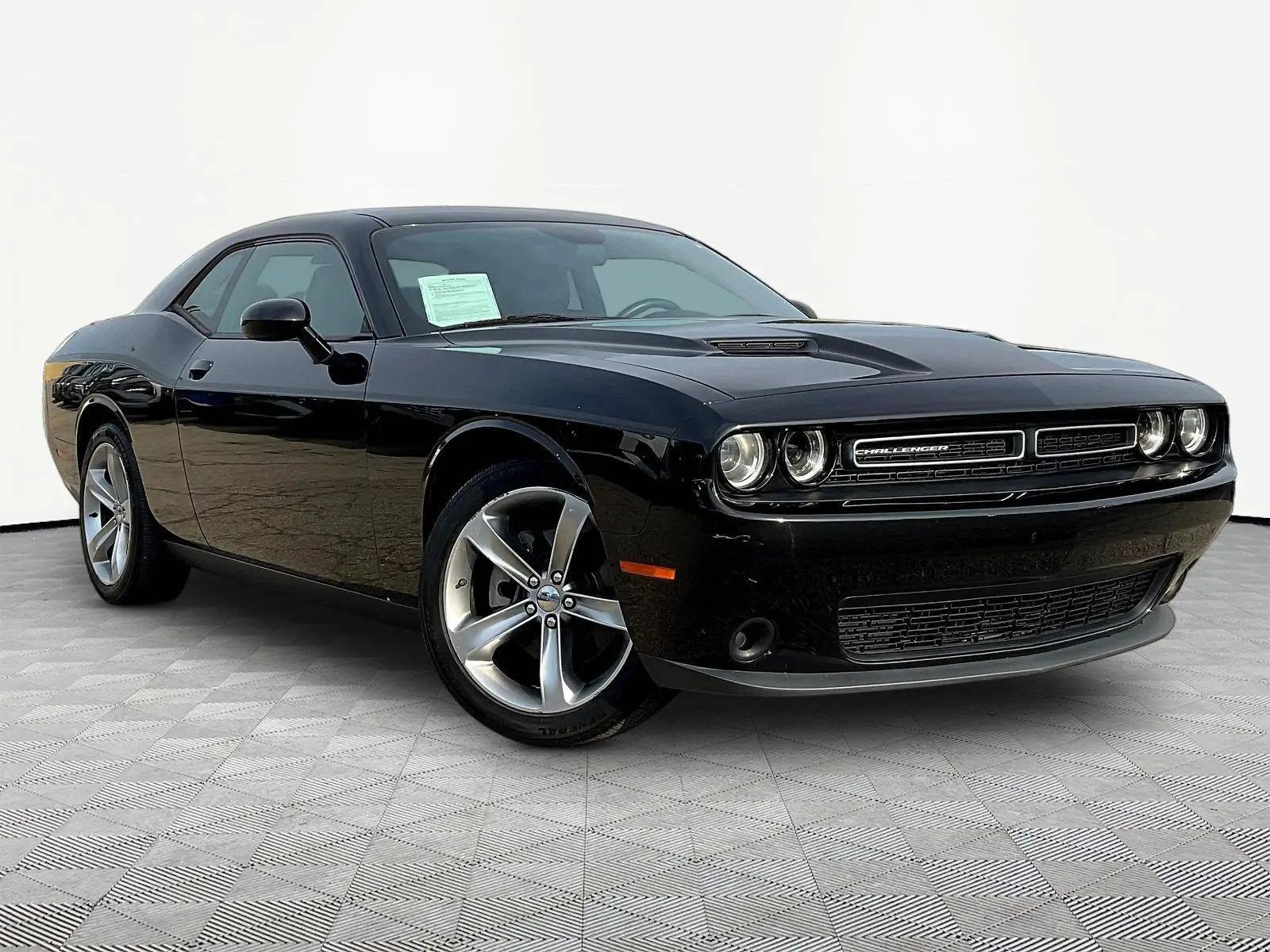 2015 Dodge Challenger SXT photo 3