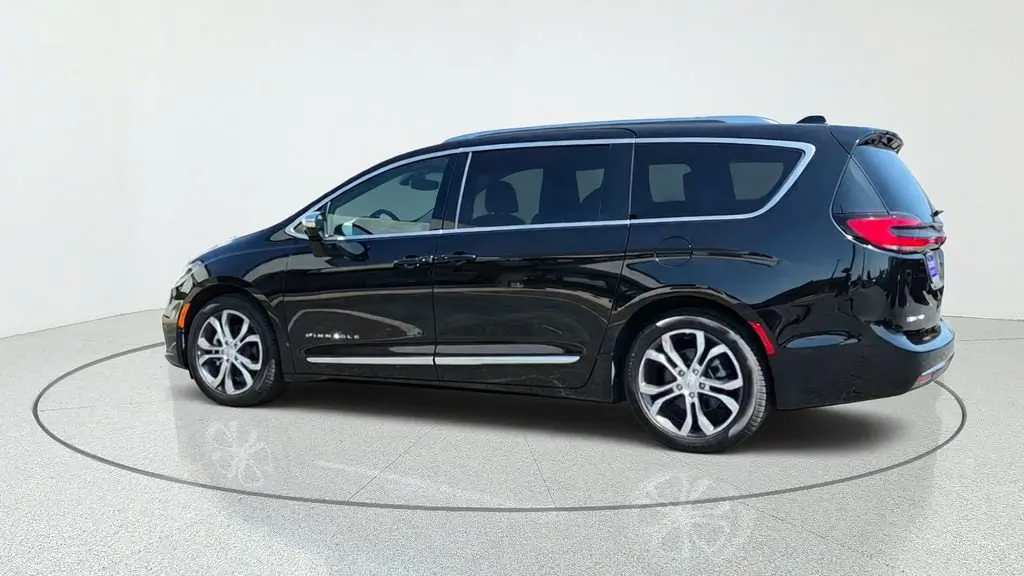 2026 Chrysler Pacifica Pinnacle photo 5