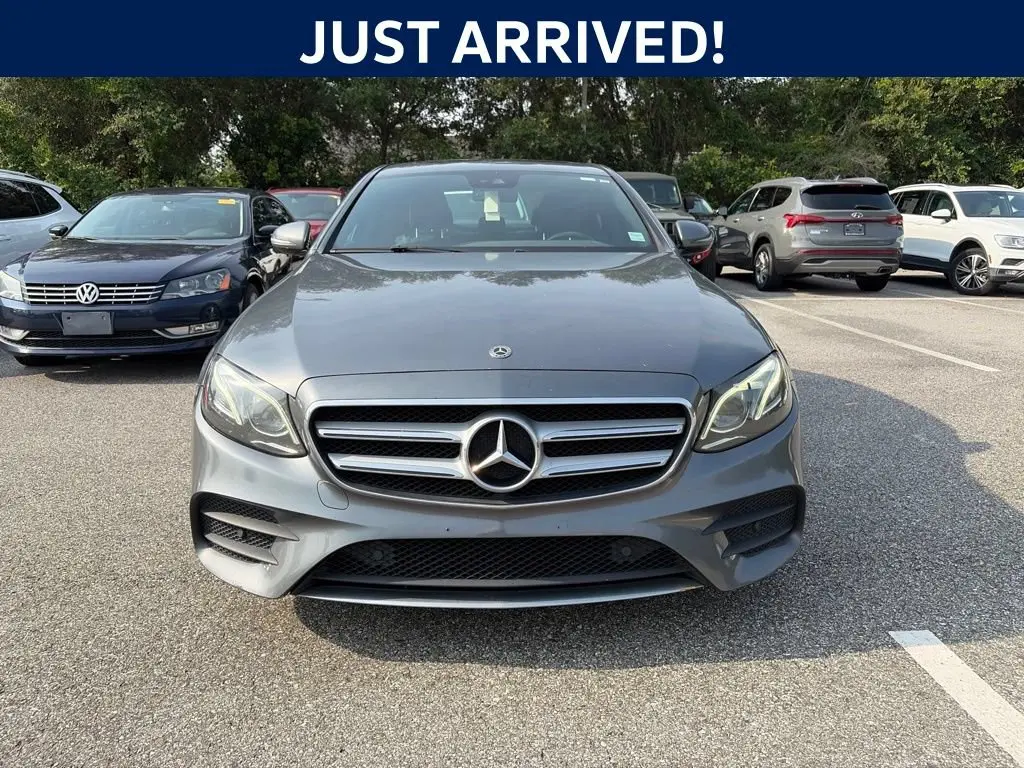 2017 Mercedes-Benz E-Class E300 4MATIC photo 4