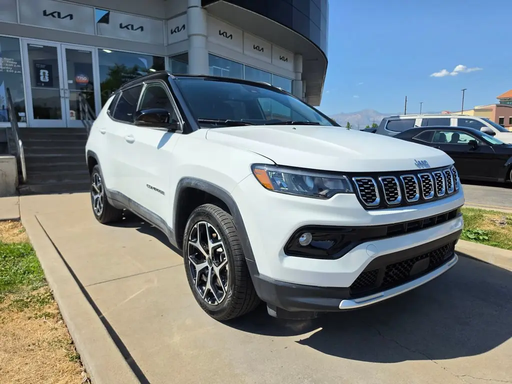 2025 Jeep Compass Limited 4X4 photo 3