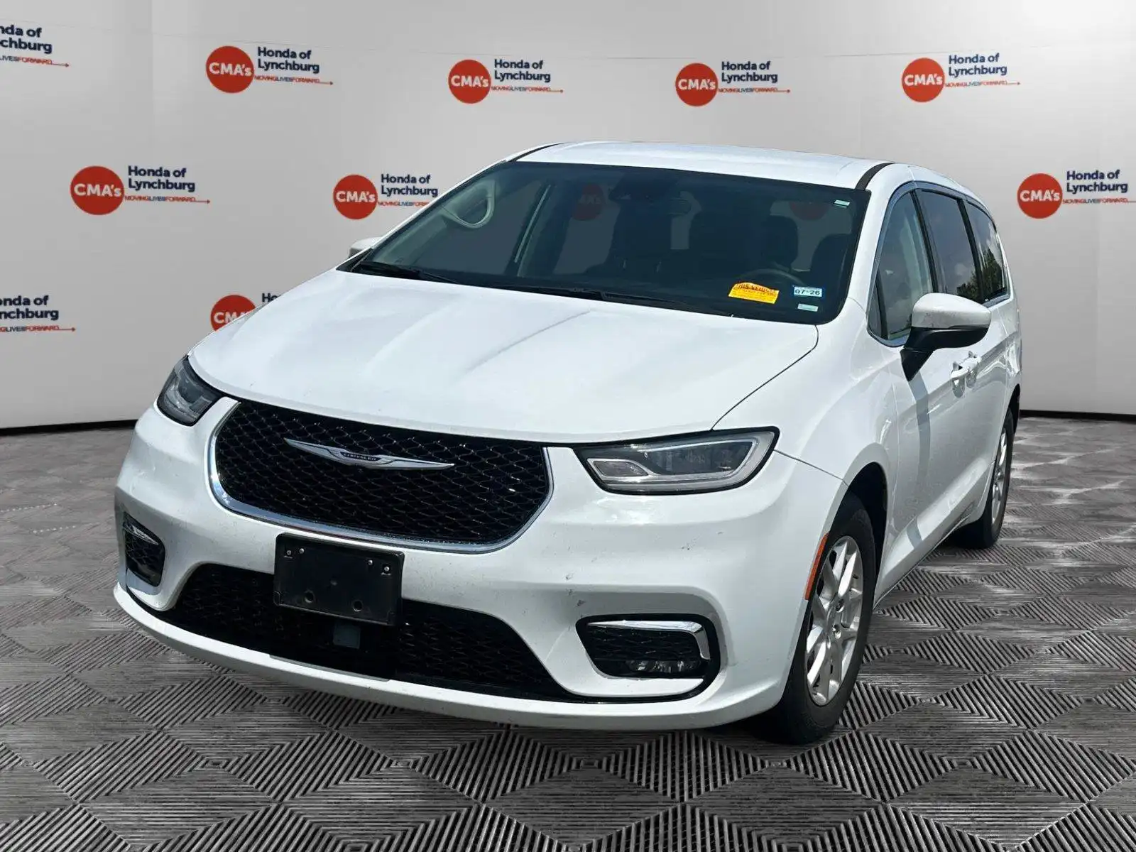 2023 Chrysler Pacifica Touring L's photo