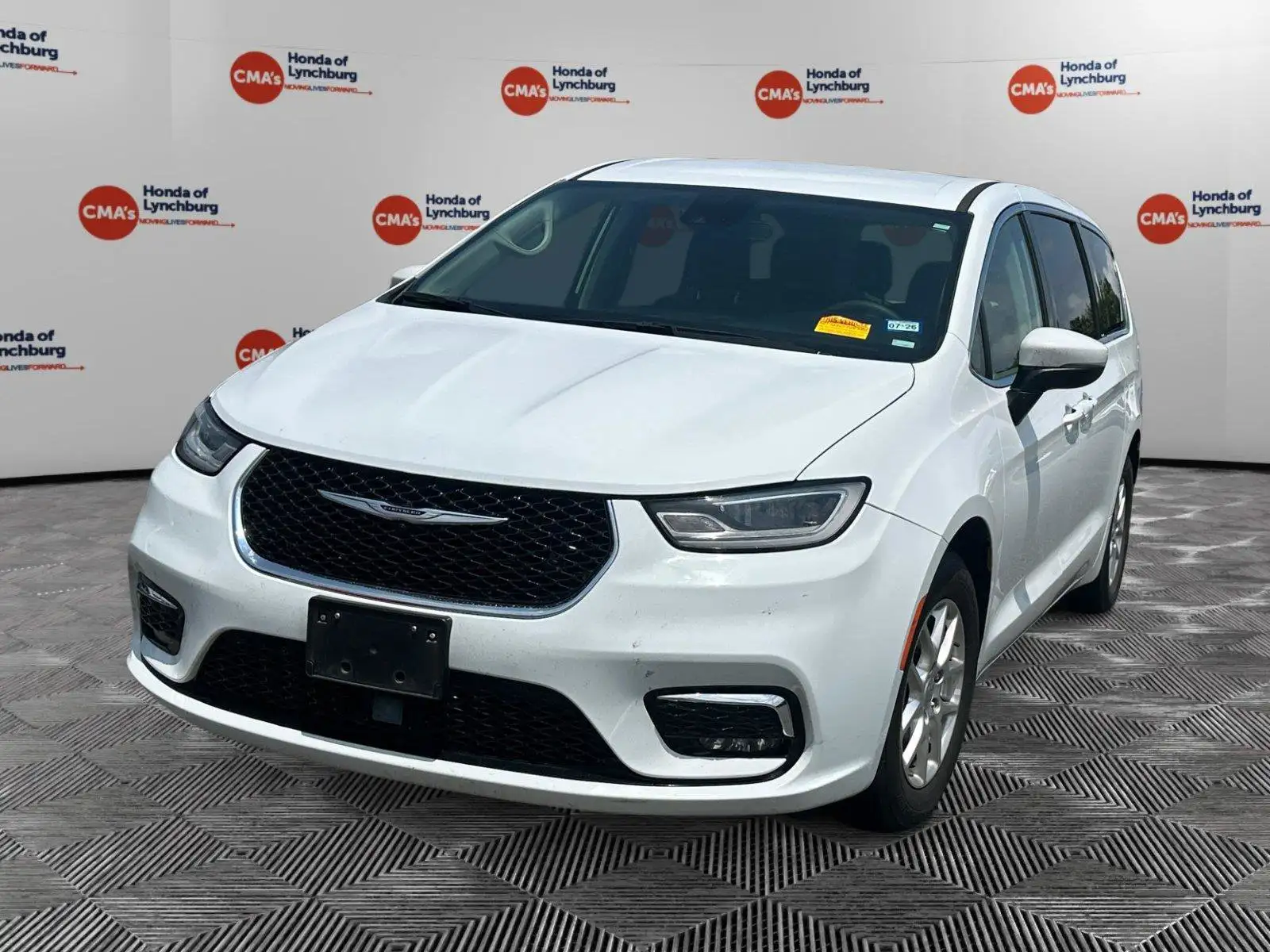 2023 Chrysler Pacifica Touring L's photo