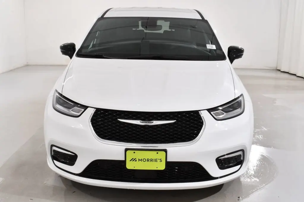 2026 Chrysler Pacifica Select photo 4