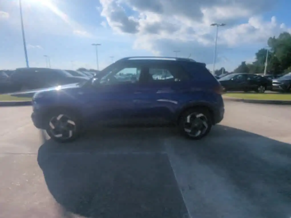 2025 Hyundai Venue SEL IVT's photo