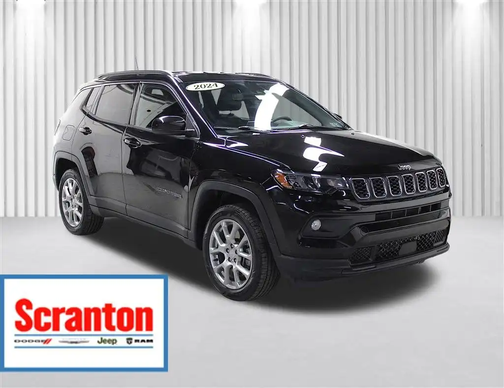 2024 Jeep Compass Latitude Lux 4X4's photo