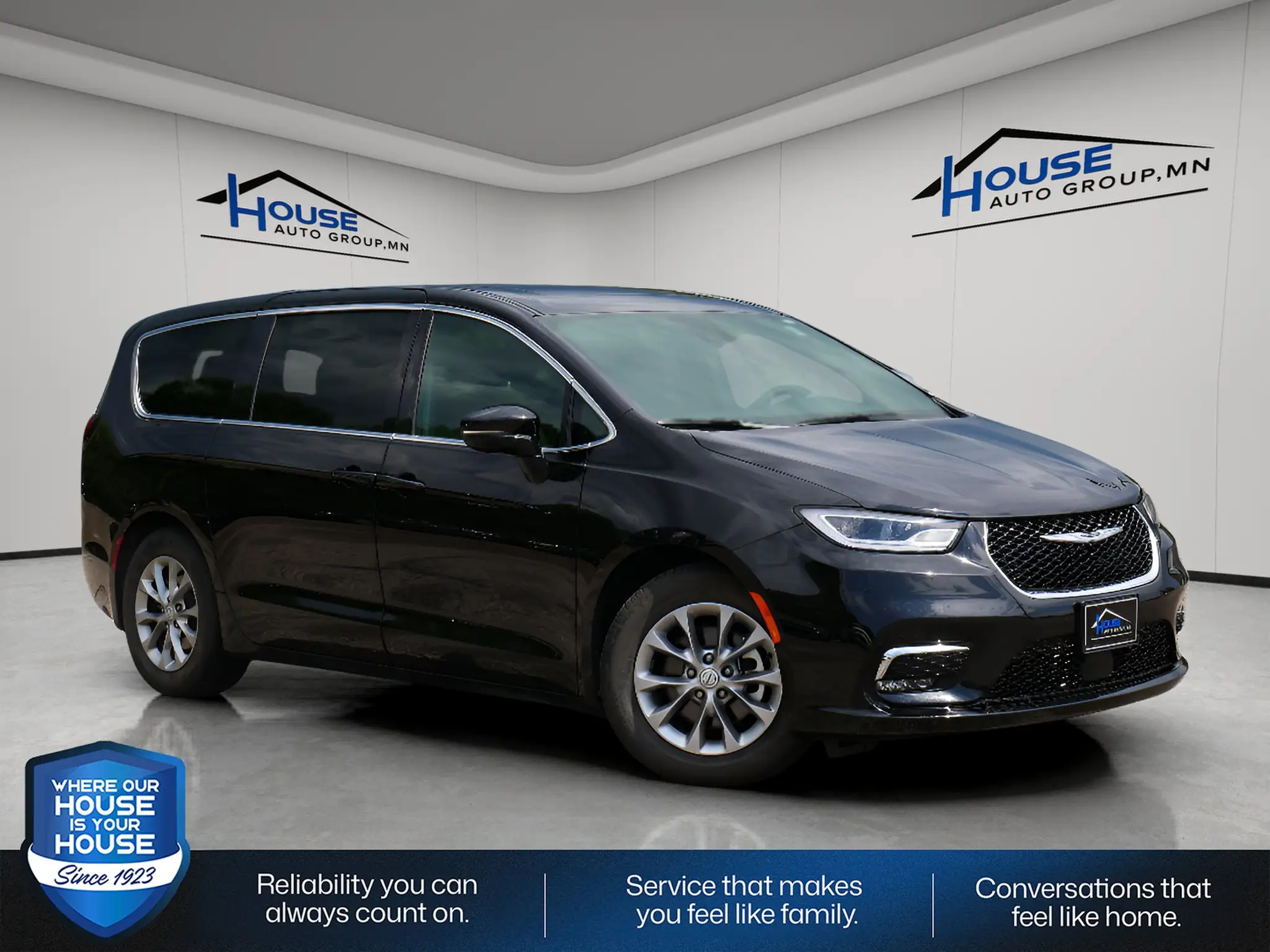 2026 Chrysler Pacifica Limited photo 1