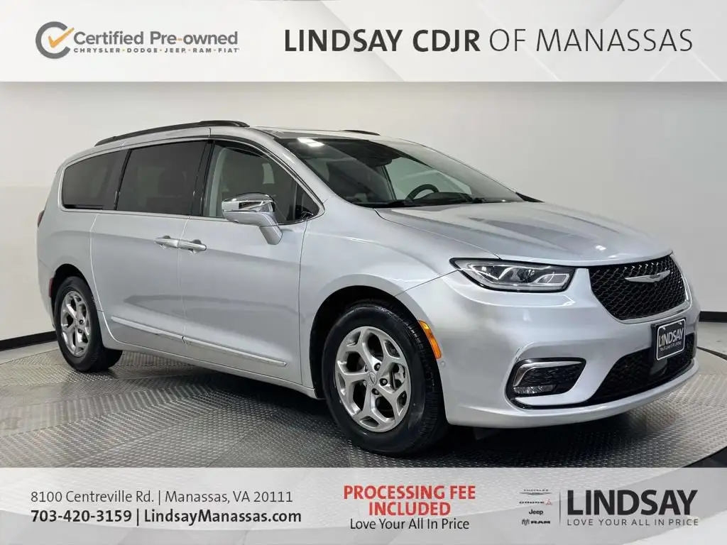 2022 Chrysler Pacifica Limited's photo