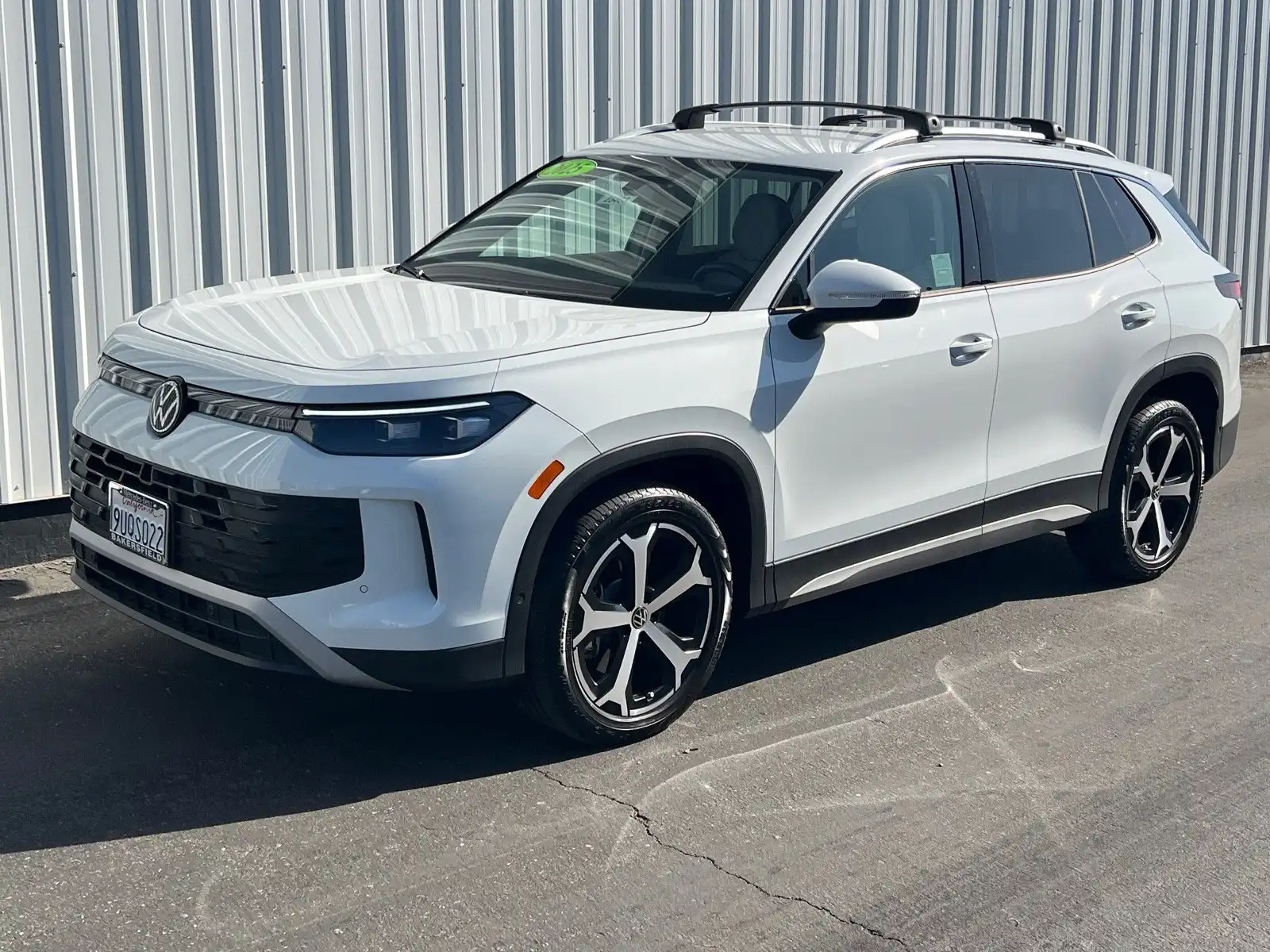 2025 Volkswagen Tiguan 2.0T SE 4Motion's photo