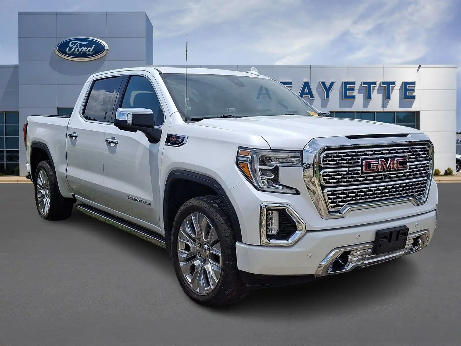 2020 GMC Sierra 4WD Crew Cab Short Box Denali's photo