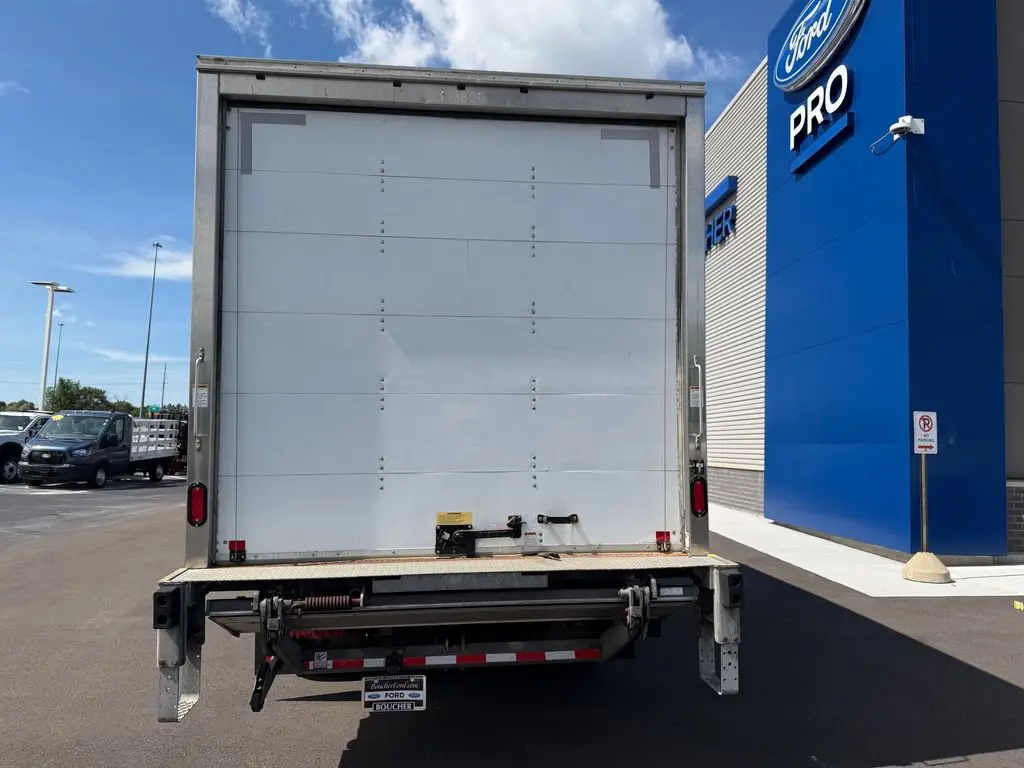 2018 Isuzu NPR-HD undefined photo 4