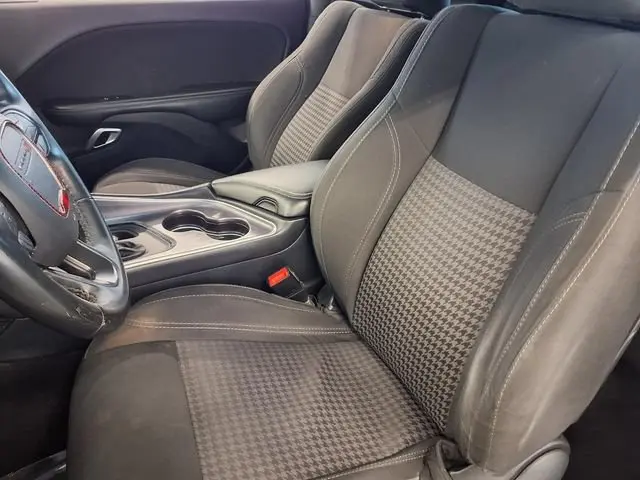 2017 Dodge Challenger R/T photo 3
