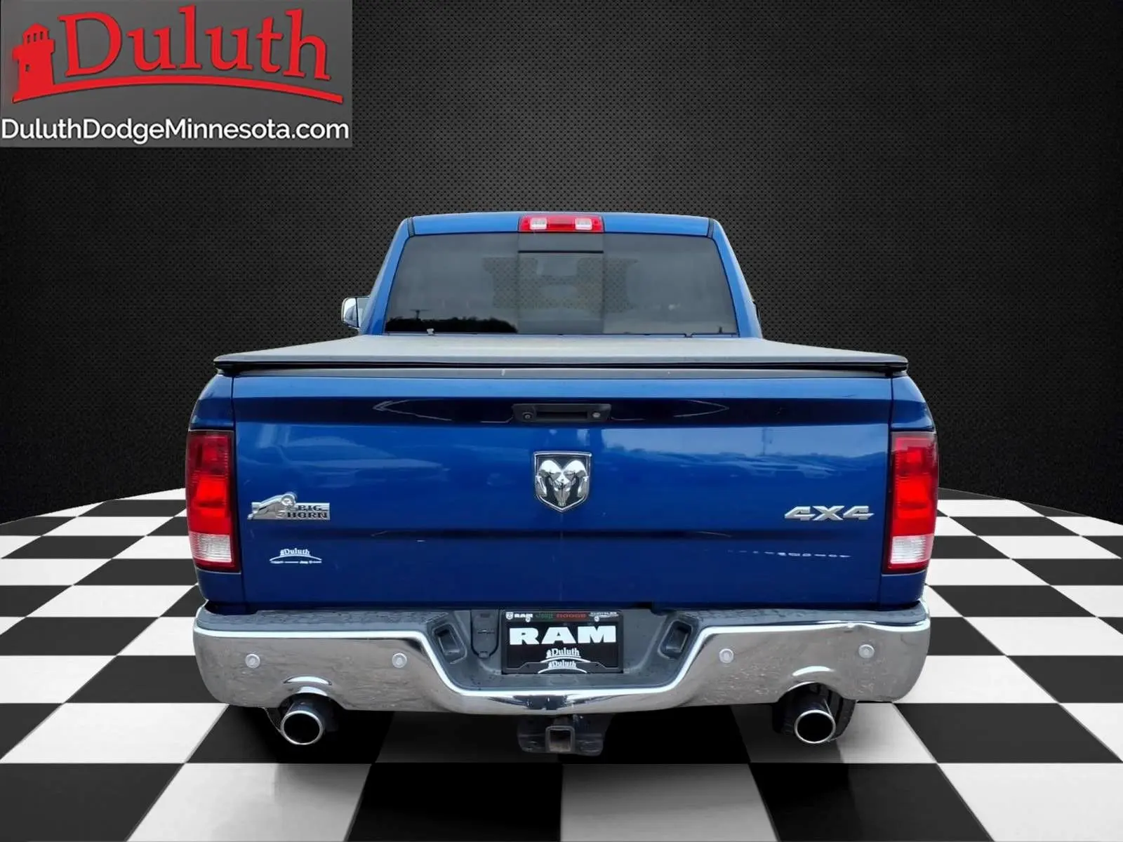 2015 RAM 1500 SLT 4x4 Quad Cab photo 4