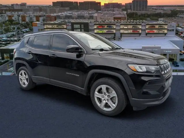 2023 Jeep Compass Latitude 4X4 photo 1