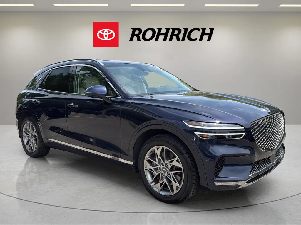 2023 Genesis GV70 2.5T Standard AWD photo 4