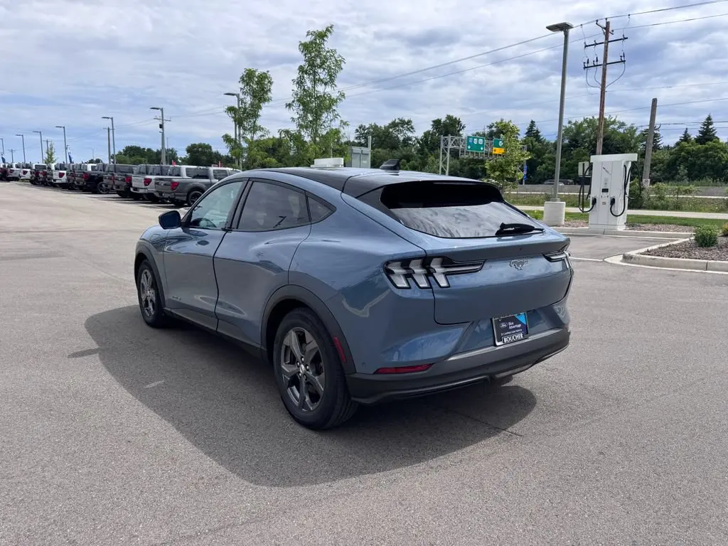 2023 Ford Mustang-Mach-e Select photo 3
