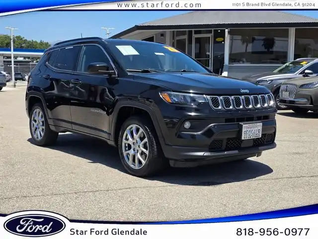 2023 Jeep Compass Latitude Lux 4X4's photo