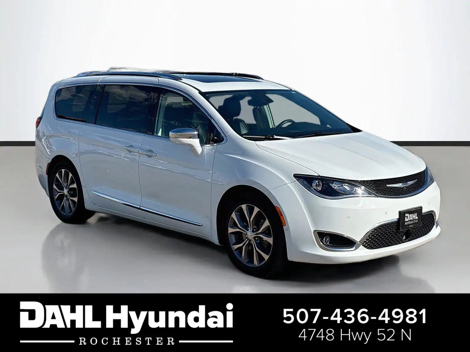 2018 Chrysler Pacifica Limited's photo