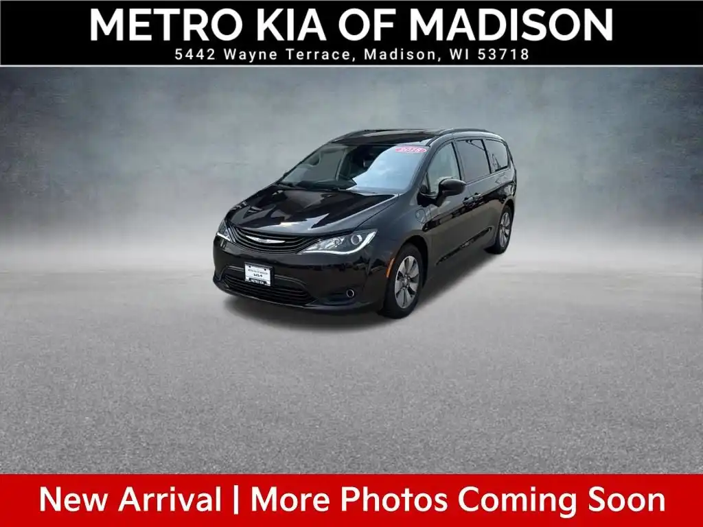 2018 Chrysler Pacifica Hybrid Touring Plus's photo