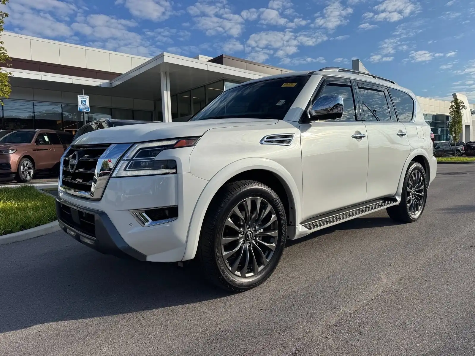 2024 Nissan Armada Platinum 2WD's photo