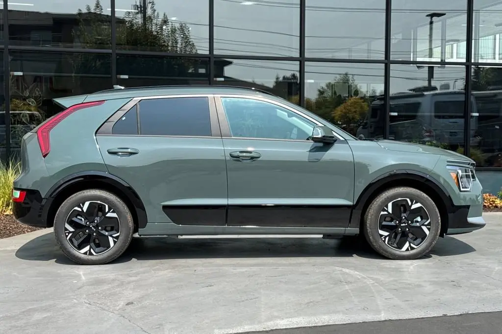 2026 Kia Niro Wind EV photo 3