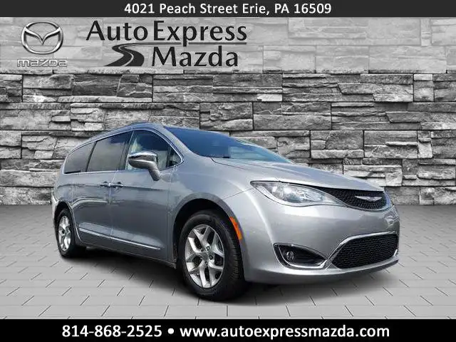 2020 Chrysler Pacifica Limited's photo