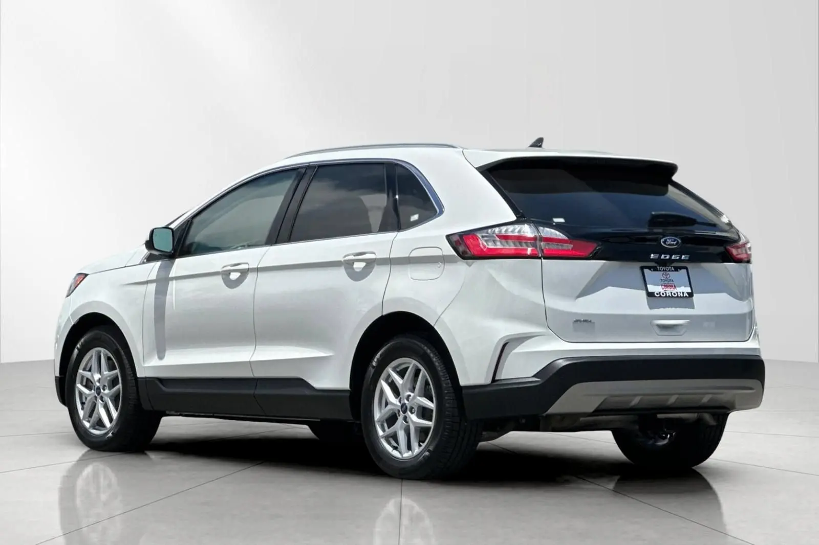 2021 Ford Edge SEL photo 5
