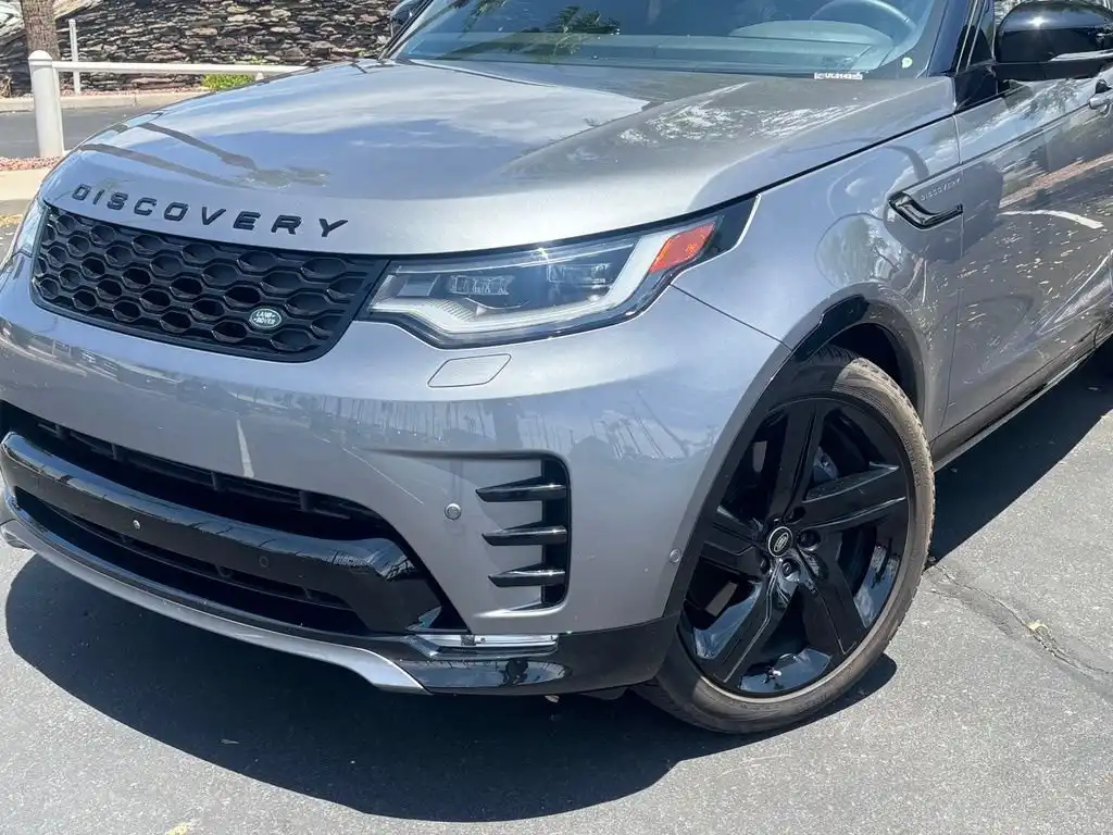 2025 Land Rover Discovery P360 Dynamic SE's photo