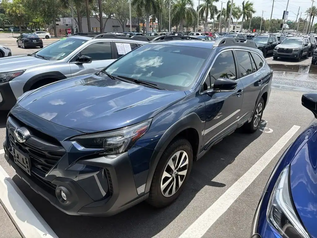 2024 Subaru Outback Premium's photo