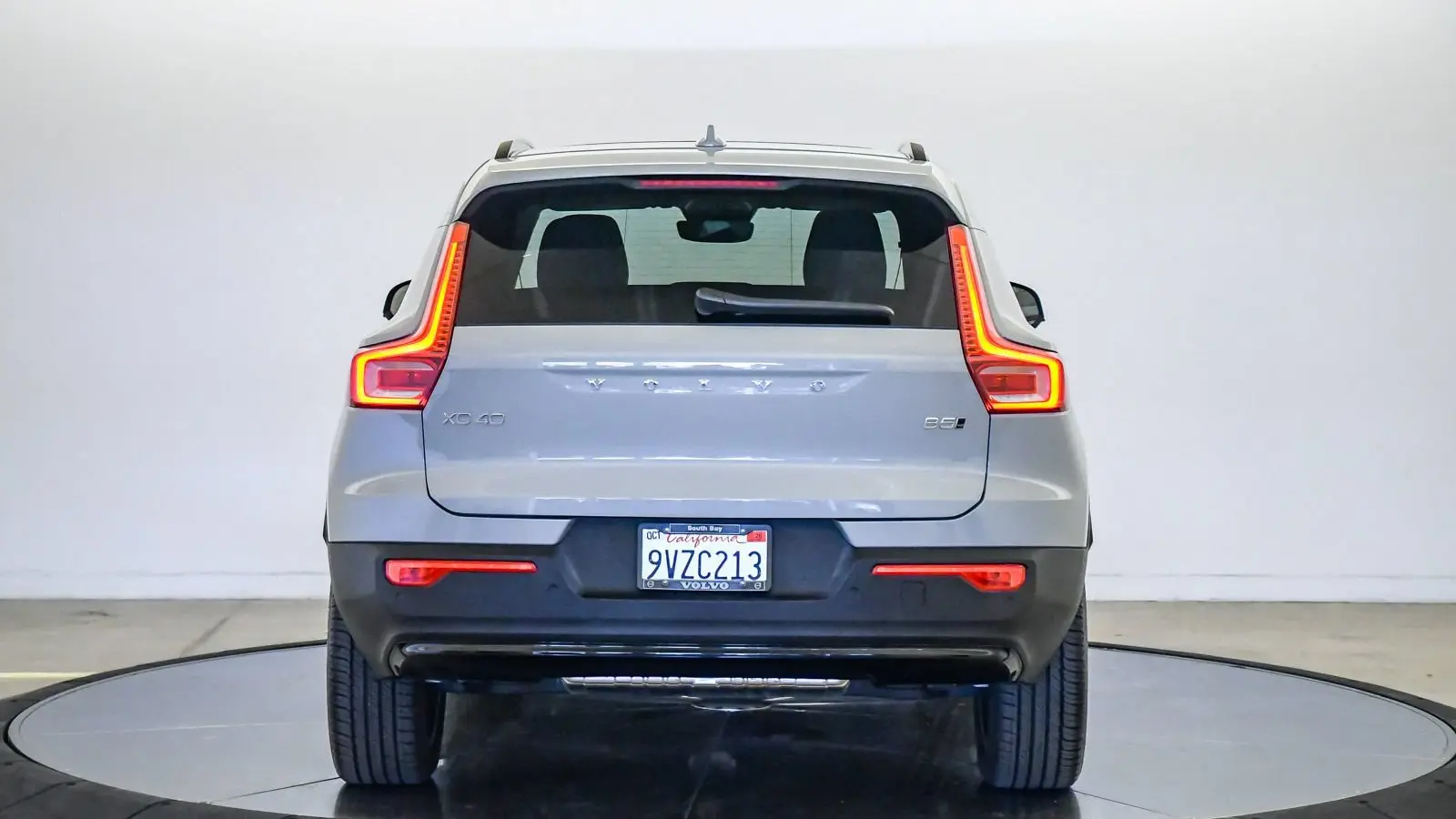 2026 Volvo XC40 B5 Plus Dark AWD photo 3