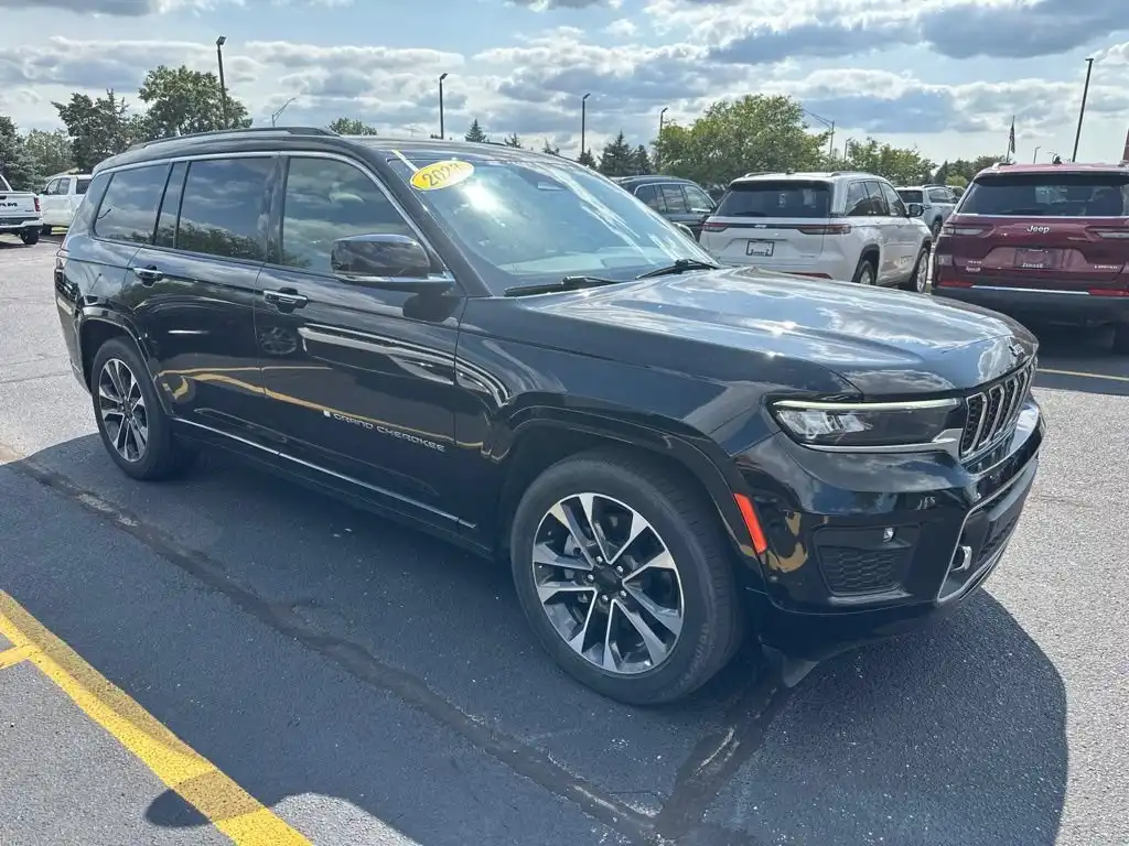 2023 Jeep Grand Cherokee L Overland 4x4's photo