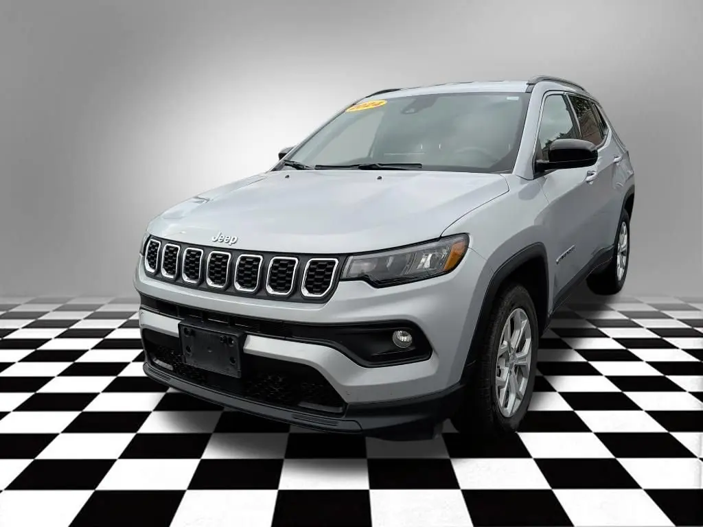 2024 Jeep Compass Latitude 4X4 photo 3