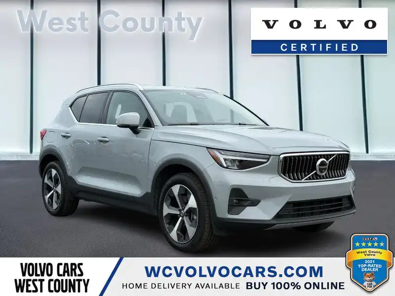 2025 Volvo XC40 B5 Plus Bright AWD's photo