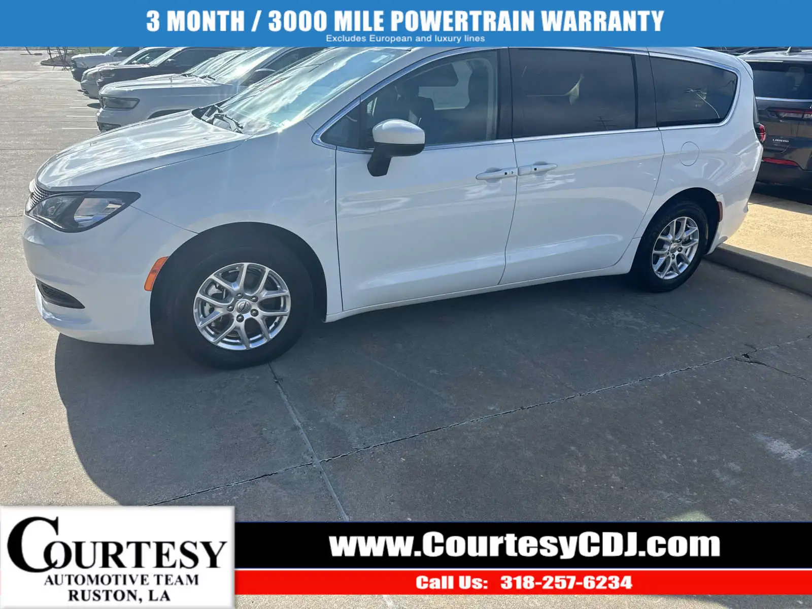 2023 Chrysler Voyager LX's photo