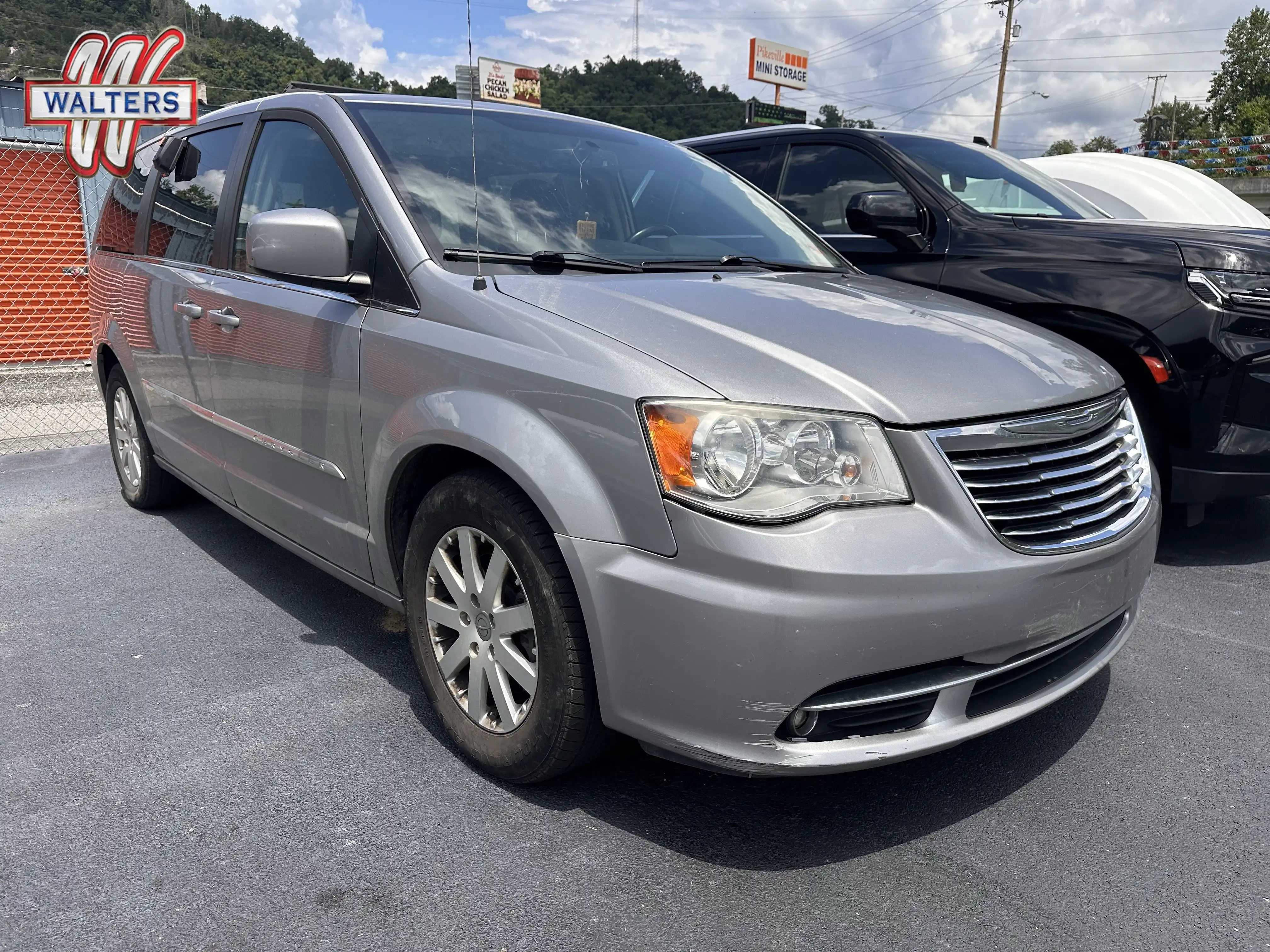 2016 Chrysler Town & Country Touring's photo