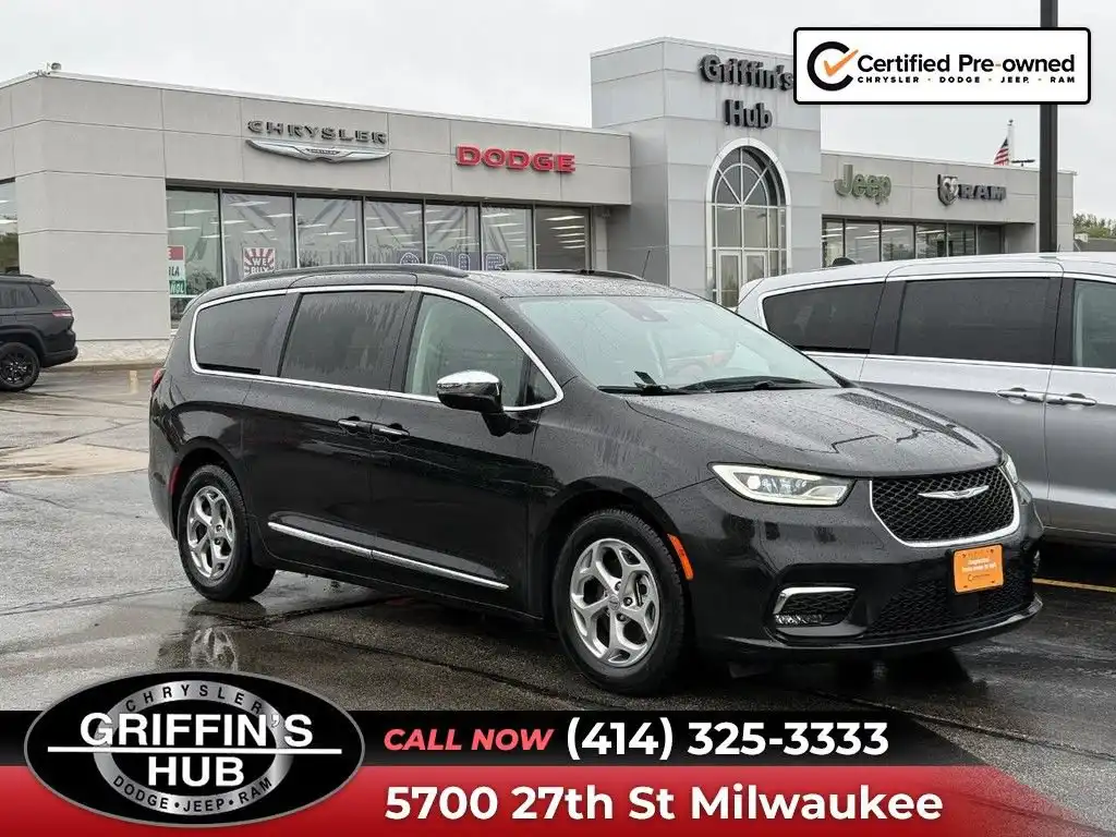 2023 Chrysler Pacifica Limited's photo