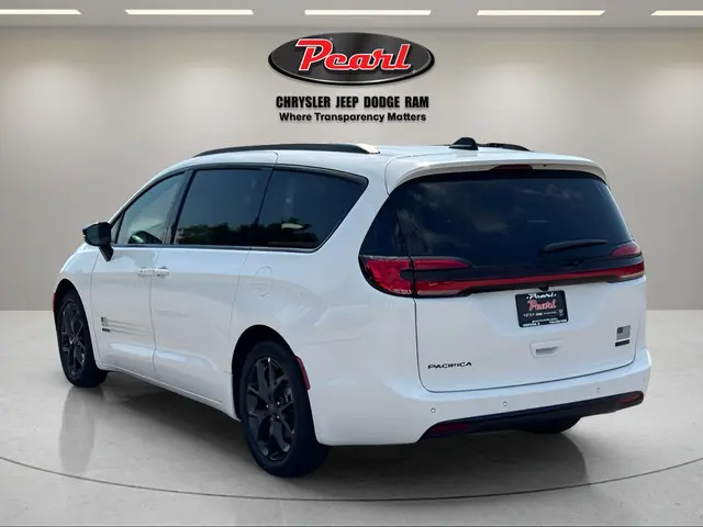 2027 Chrysler Pacifica Select photo 5