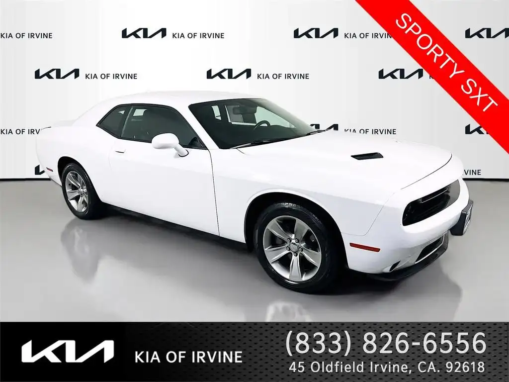 2019 Dodge Challenger SXT Auto's photo