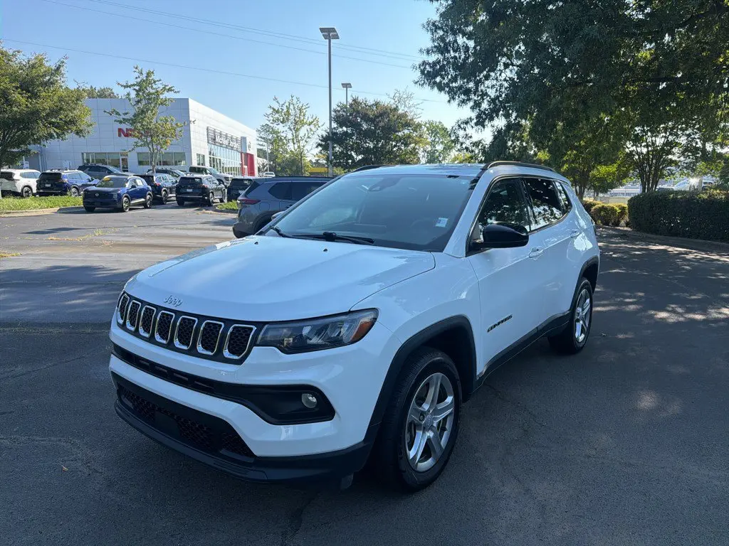 2024 Jeep Compass Latitude 4WD photo 3